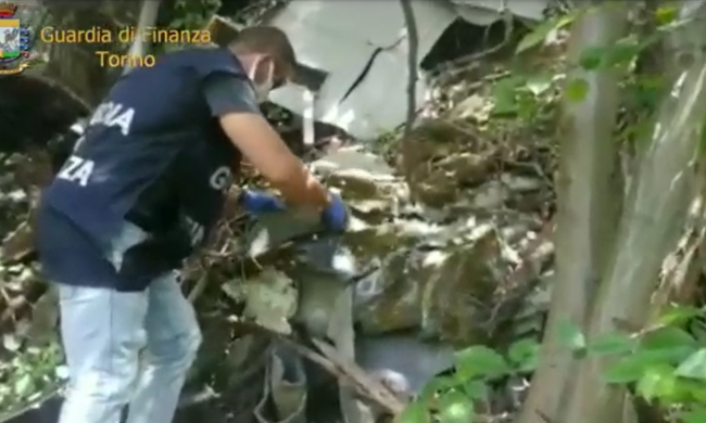 Deposito incontrollato di rifiuti pericolosi: 70 tonnellate di materiale di scarto in un’area boschiva