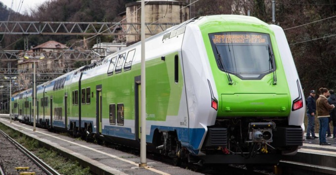 26enne aggredisce violentemente due capotreno sulla linea Torino-Alba a Villastellone