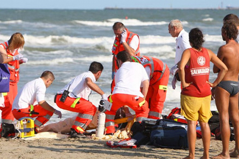 Tragedia in mare a Savona, Emanuel muore annegato sotto gli occhi degli amici