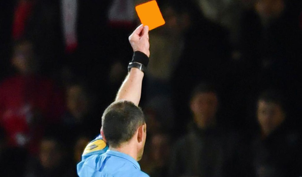 Quattro nuove regole per cambiare il calcio: dal cartellino arancione “a tempo” alle sostituzioni illimitate
