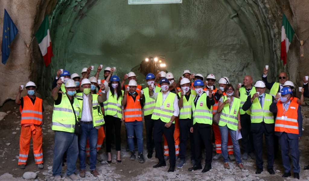 La Linea 1 della Metropolitana di Torino avanza verso Rivoli: inaugurata la prima galleria