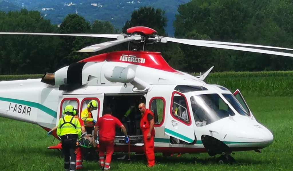 Imbianchino cade da un’altezza di sei metri: al Cto con l’elisoccorso, è grave