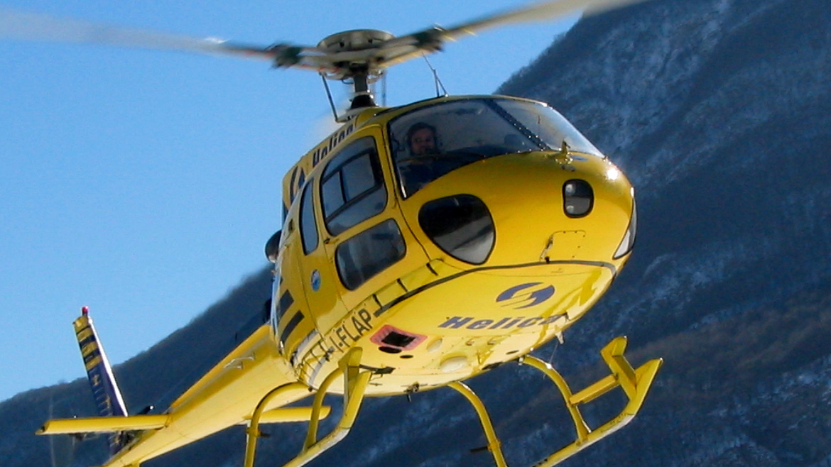 Due alpinisti salgono sulla cascata del ghiacciaio e rimangono bloccati: recuperati dell’Elisoccorso