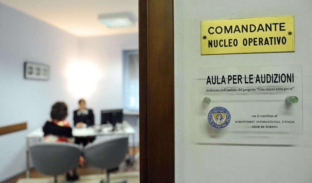 Donne coraggiose denunciano uomini violenti, tre arresti dei carabinieri