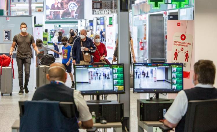Contagi in aumento, controlli intensificati sui passeggeri in arrivo all’aeroporto di Caselle