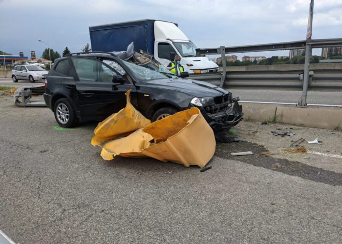 Incidente in corso Allamano a Grugliasco, automobilista in gravi condizioni