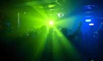 Assembramenti e balli (senza mascherina): discoteca chiusa a Torino