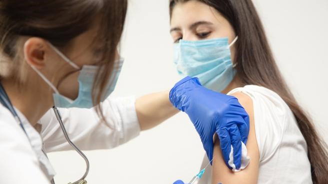 Regione Piemonte, al via la vaccinazione dei minorenni nelle farmacie