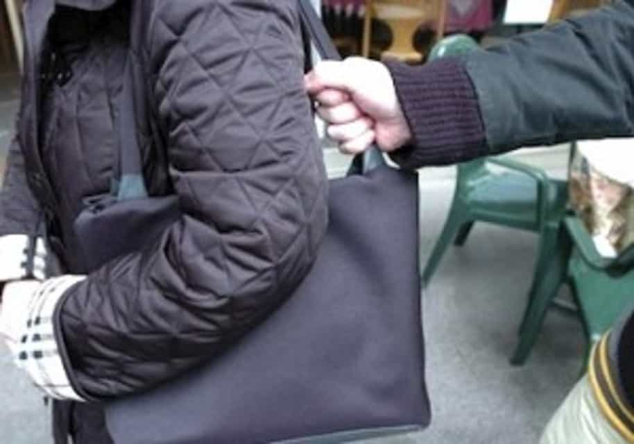 Proteste  per petardi  e scippi