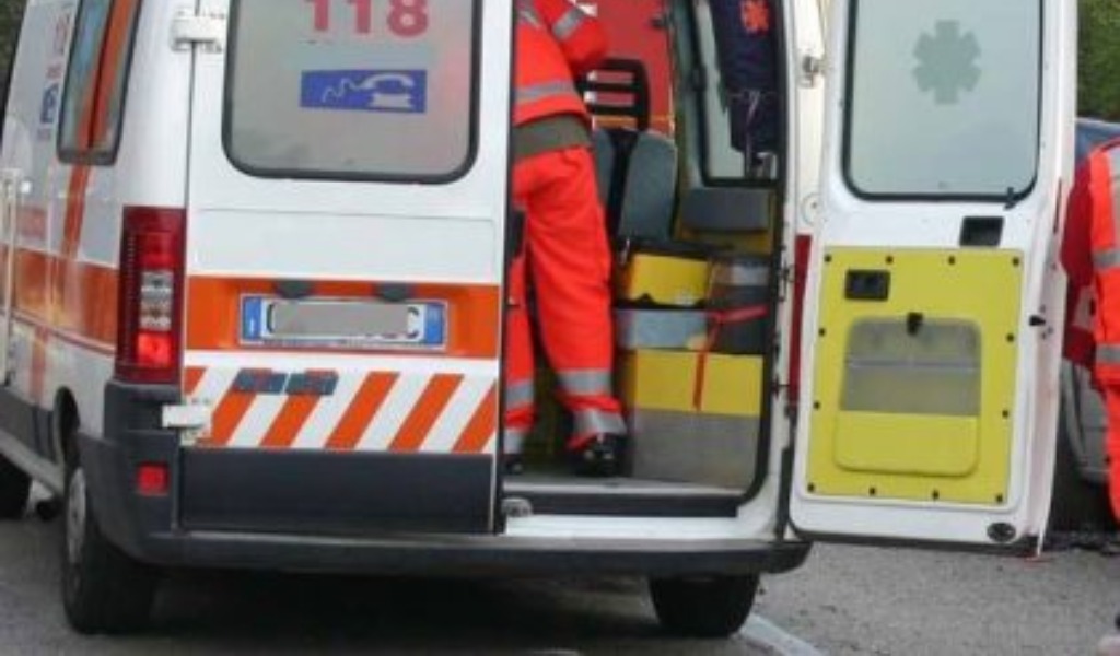 Schianto tra furgone e scooter, muore motociclista 38enne