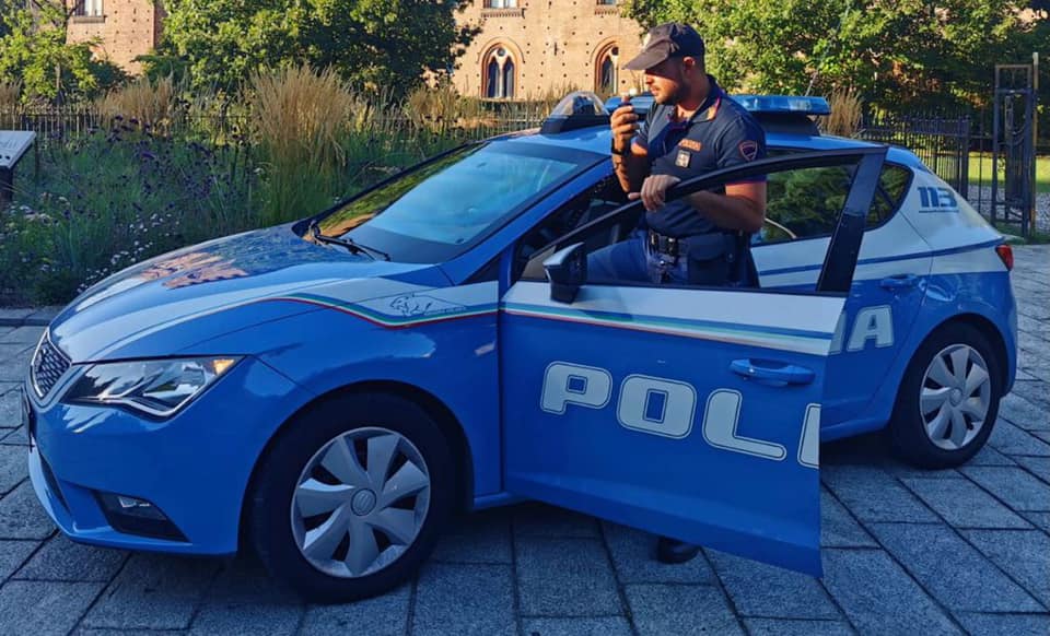 Rubano capi d’abbigliamento per un valore di oltre 500 euro, ma la fuga non riesce