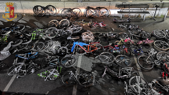 Beccato mentre ruba biciclette, arrestato