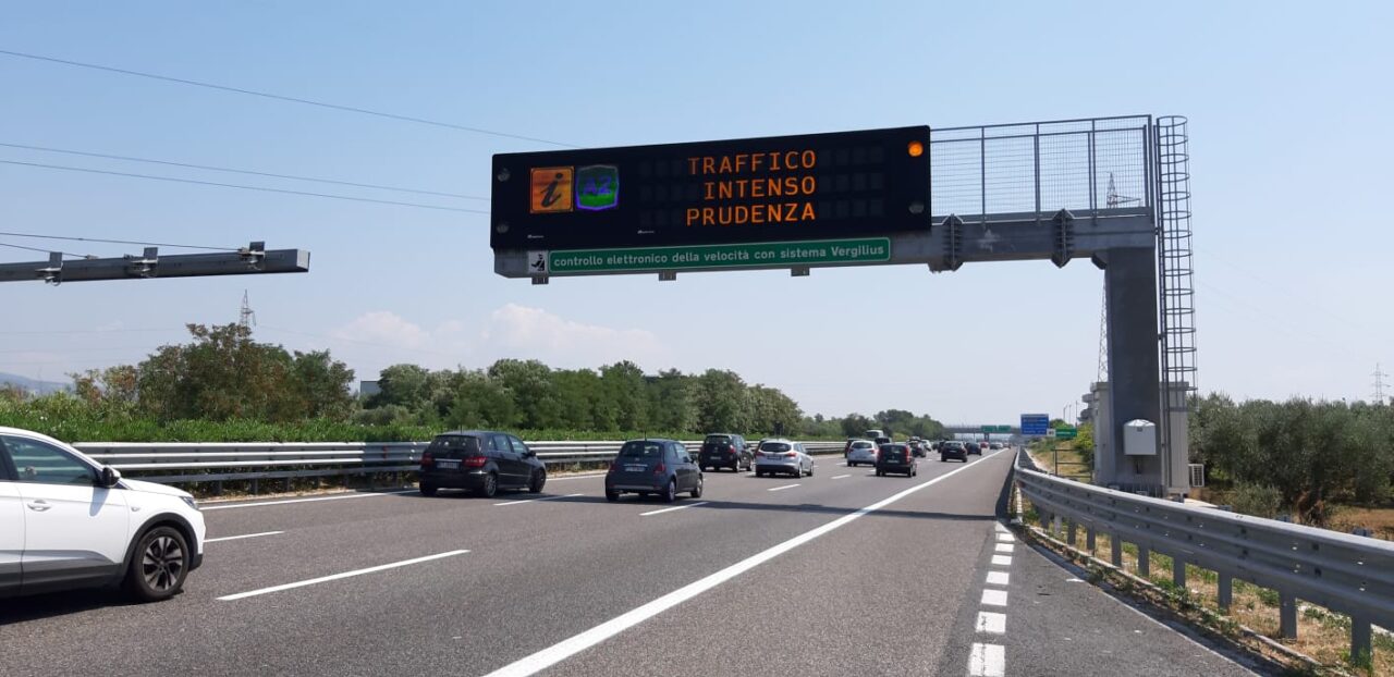 Traffico stradale intenso a Ferragosto: le tratte da bollino rosso