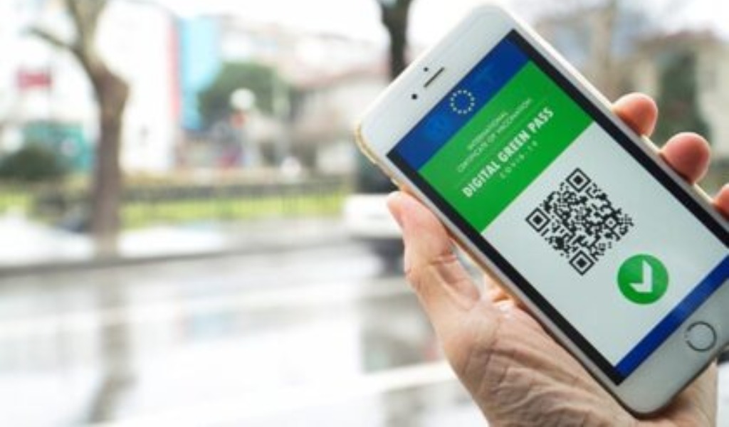 Green pass: verso l’obbligo anche per dipendenti pubblici e trasporti locali