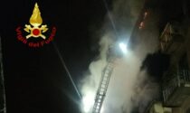 Incendio in un appartamento di via Giacosa: tre persone intossicate dal fumo