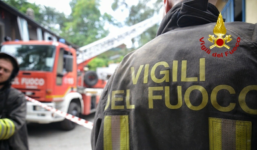 Fiamme in due palazzine a Barriera Milano: nove intossicati tra cui tre bambini