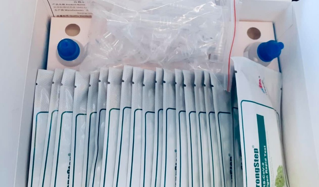 Arrivano i test salivari nelle scuole per scovare il virus