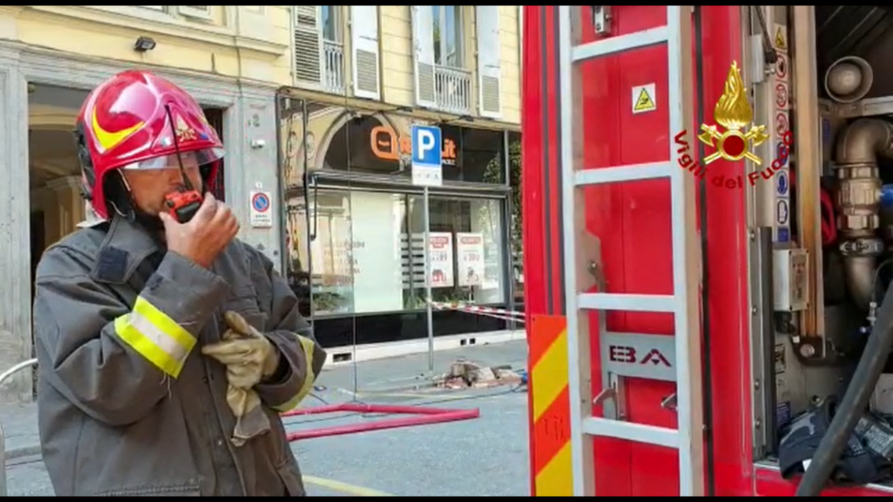 Incendio Piazza Carlo Felice: artigiano 56enne indagato per il rogo