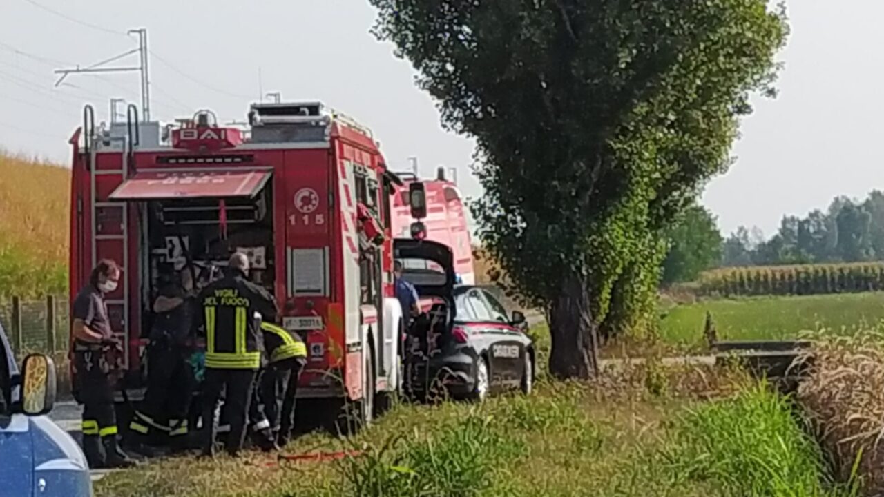 Macabro ritrovamento: dalla roggia emerge il corpo senza vita di un uomo