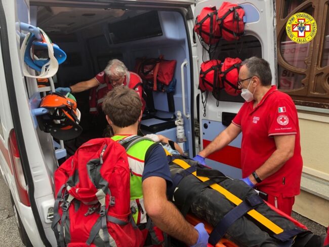 Parapendio cade, pilota in ospedale