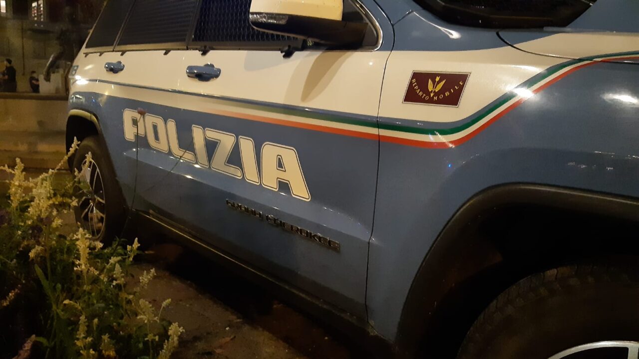 Per eludere il controllo ingoia un ovulo di crack: arrestato spacciatore 23enne