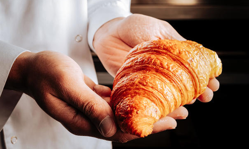 Mangia un boccone di brioche e muore soffocata, è accaduto ad una donna di 66 anni