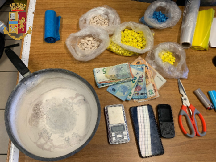 Cocaina e crack: supermarket della droga in via Brandizzo