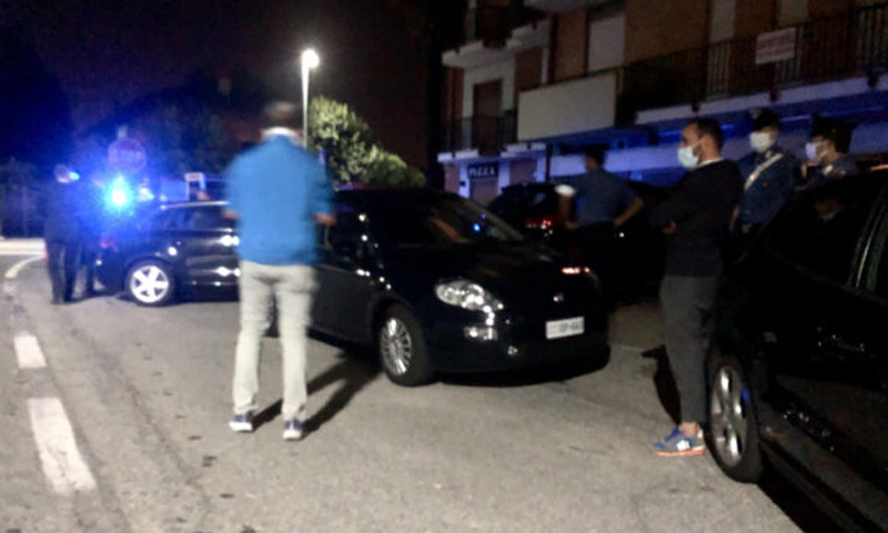 Trenta coltellate all’amica, poi ingerisce topicida: entrambi sopravvissuti