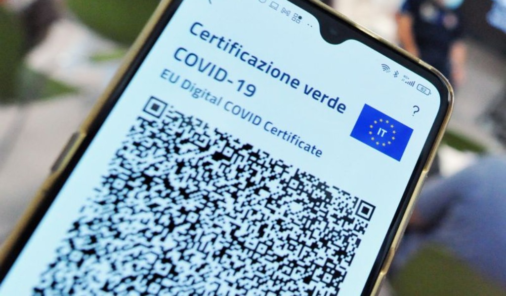 Green pass scuola, l’obbligo per i genitori fa discutere. I presidi: “Creerà assembramenti”