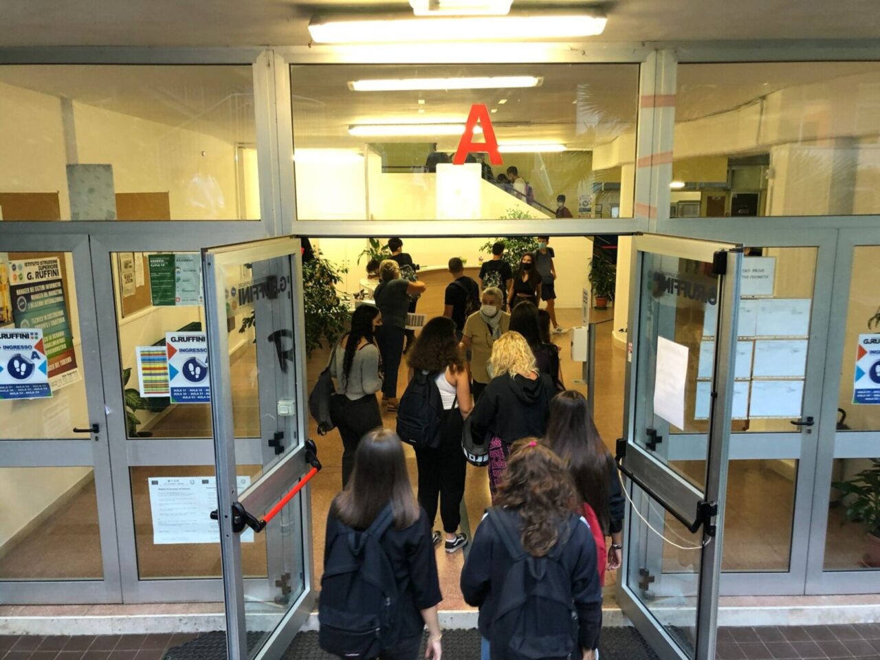 Torino, contagi in aumento: scuola Carducci chiusa per mancanza di personale