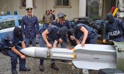 Attentato contro Salvini? No, il missile per attentare alla sua vita solo un "bizzarro complemento d'arredo"