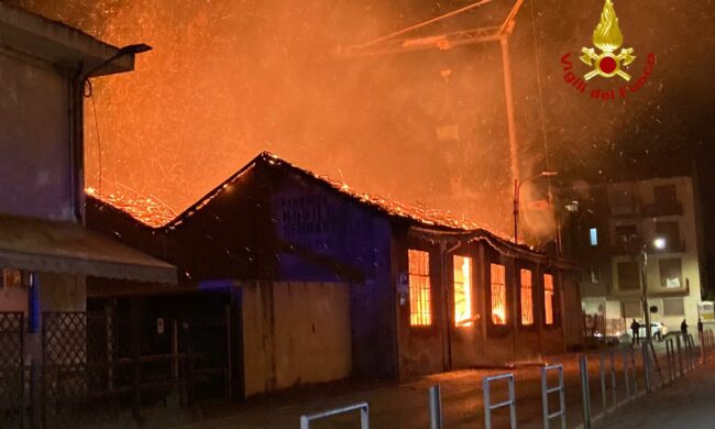 Incendio all’ex falegnameria Bertetto di Ciriè, imprenditore 29enne denunciato