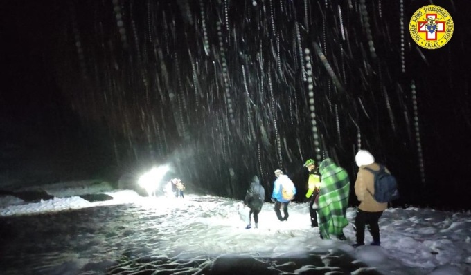 Migranti bloccati dalla neve a quota 2.000 metri: tratti in salvo dal Soccorso Alpino