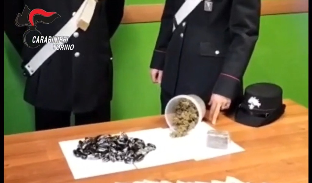 Arrestato corriere della droga, in macchina nascondeva oltre un chilo di stupefacente
