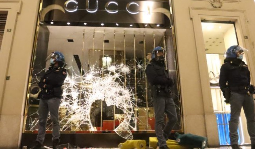 Assalto ai negozi del centro, altri due rinvii a giudizio