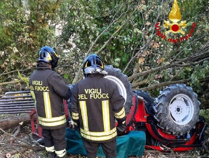 Infortunio sul lavoro, un altro morto: agricoltore schiacciato dal trattore