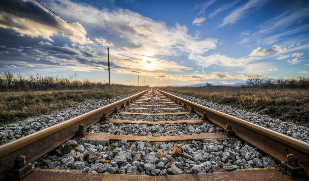 Da Torino a Cossato per togliersi la vita sui binari: salvato