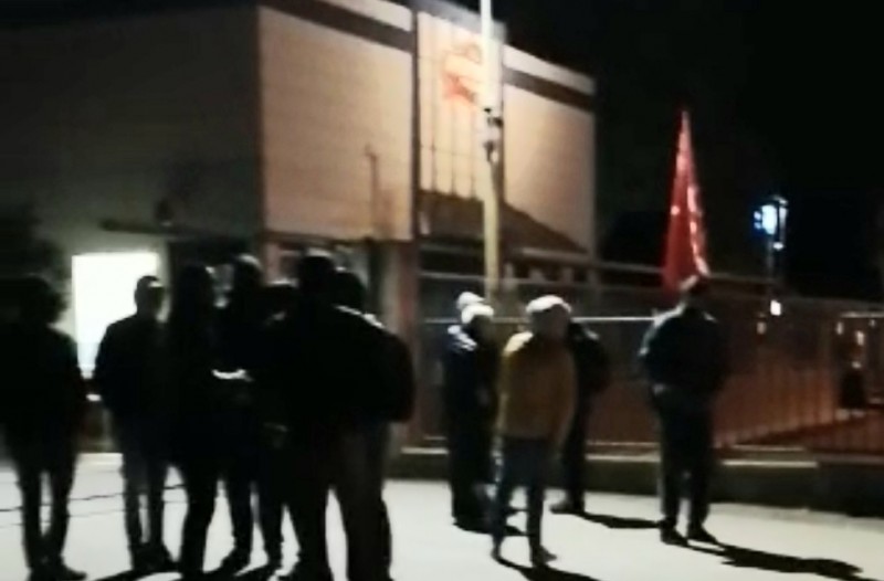 Scalenghe, lavoratori della Plus Service da 3 giorni in sciopero davanti ai cancelli dell’azienda