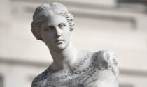 Le monumentali statue tatuate di Fabio Viale arrivano a Torino