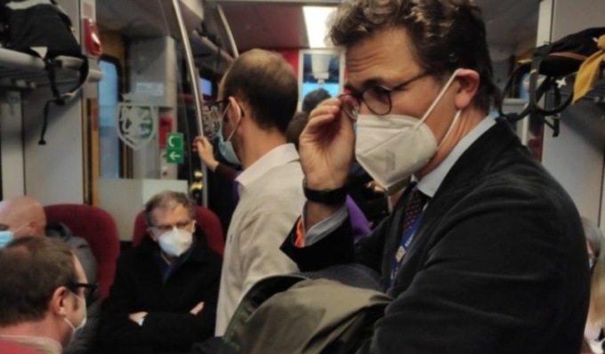 Il posto giusto dove prendere il Covid? Il treno Torino-Aosta
