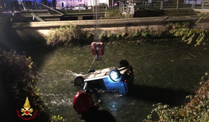 Finisce con l’auto in un canale pieno d’acqua, muore 33enne