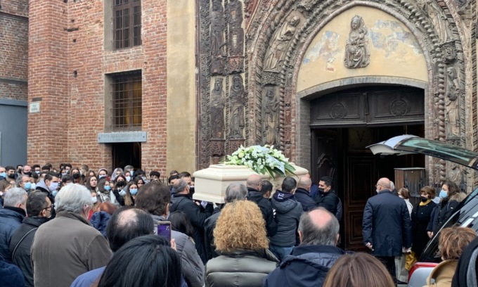 Addio Ginevra, in centinaia per salutare la giovane scomparsa a soli 17 anni