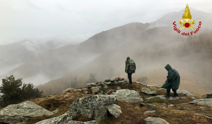 Tre escursionisti perdono l’orientamento per la fitta nebbia, salvati dai Vigili del Fuoco