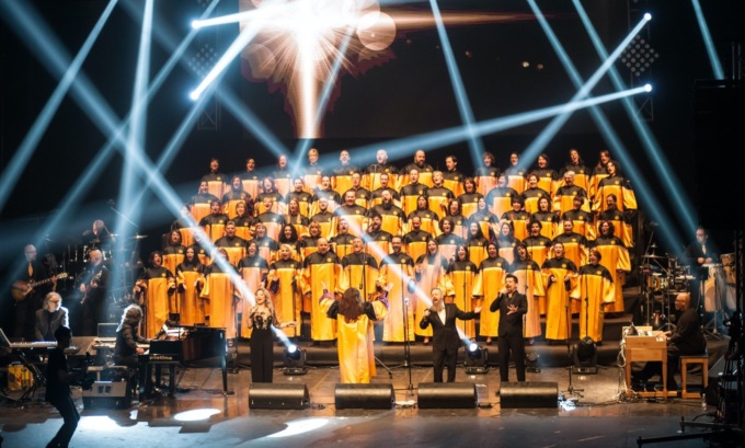 Sunshine Gospel Choir al Torino Outlet Village per l’accensione dell’albero