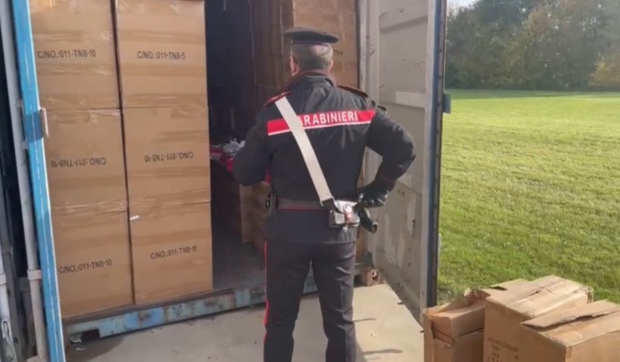 Sequestrate 24mila paia di calzature contraffatte per un valore di oltre 1,5 milioni