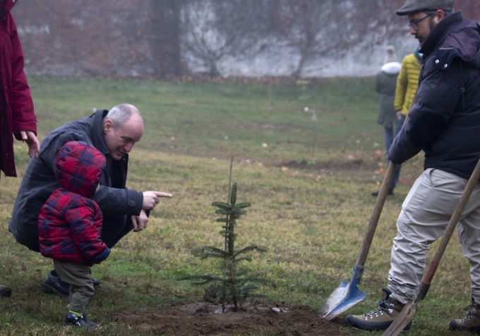 Varisella e Collegno uniti dallo spirito ecologista: alberi piantati per salvare la Natura