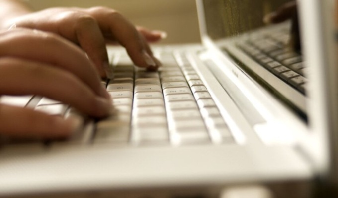 L’ultima truffa sul web mette paura: “Sappiamo che sei un pedofilo”