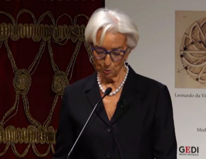 Visita della madame miss economia Cristine Lagarde nel salotto di Torino