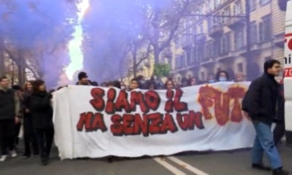 Manifestazione studentesca in centro: "Siamo il futuro senza futuro"