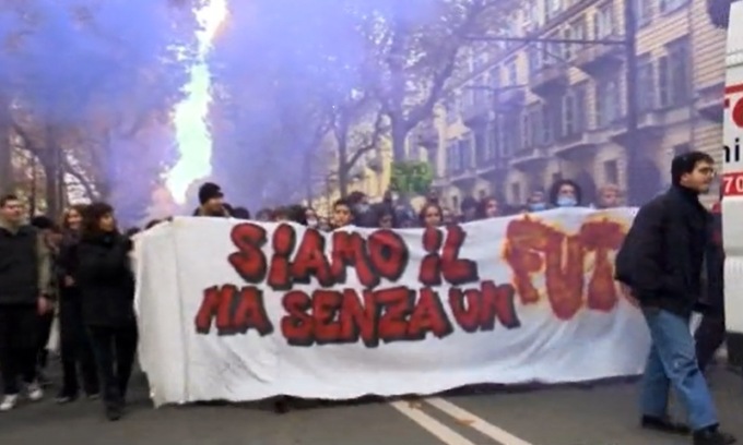 Manifestazione studentesca in centro: “Siamo il futuro senza futuro”